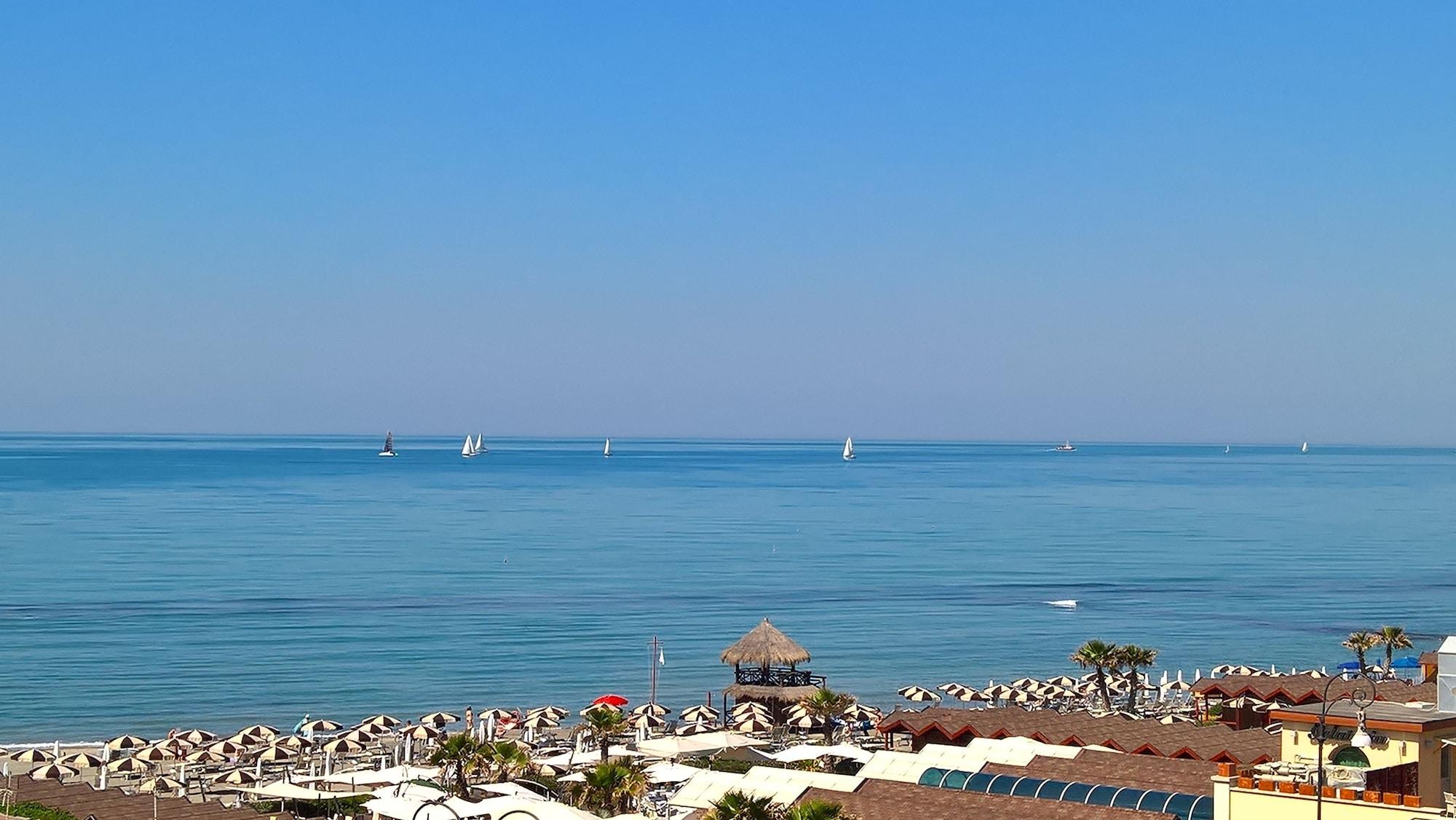 Hotel La Scaletta Лидо ди Остия Екстериор снимка