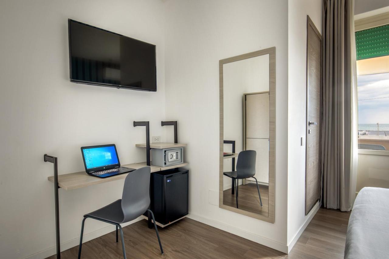 Hotel La Scaletta Лидо ди Остия Екстериор снимка