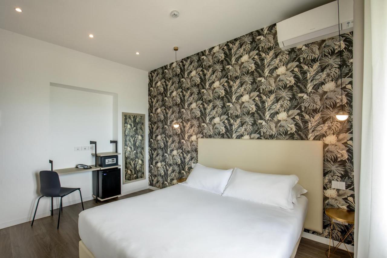 Hotel La Scaletta Лидо ди Остия Екстериор снимка
