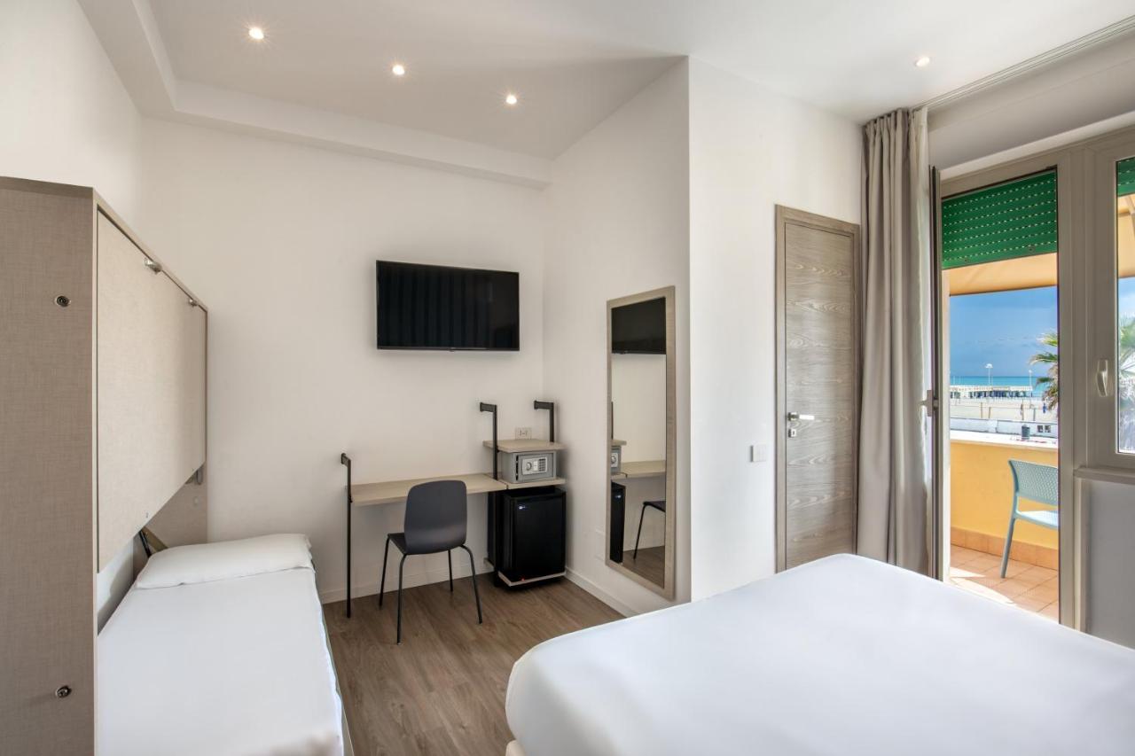 Hotel La Scaletta Лидо ди Остия Екстериор снимка