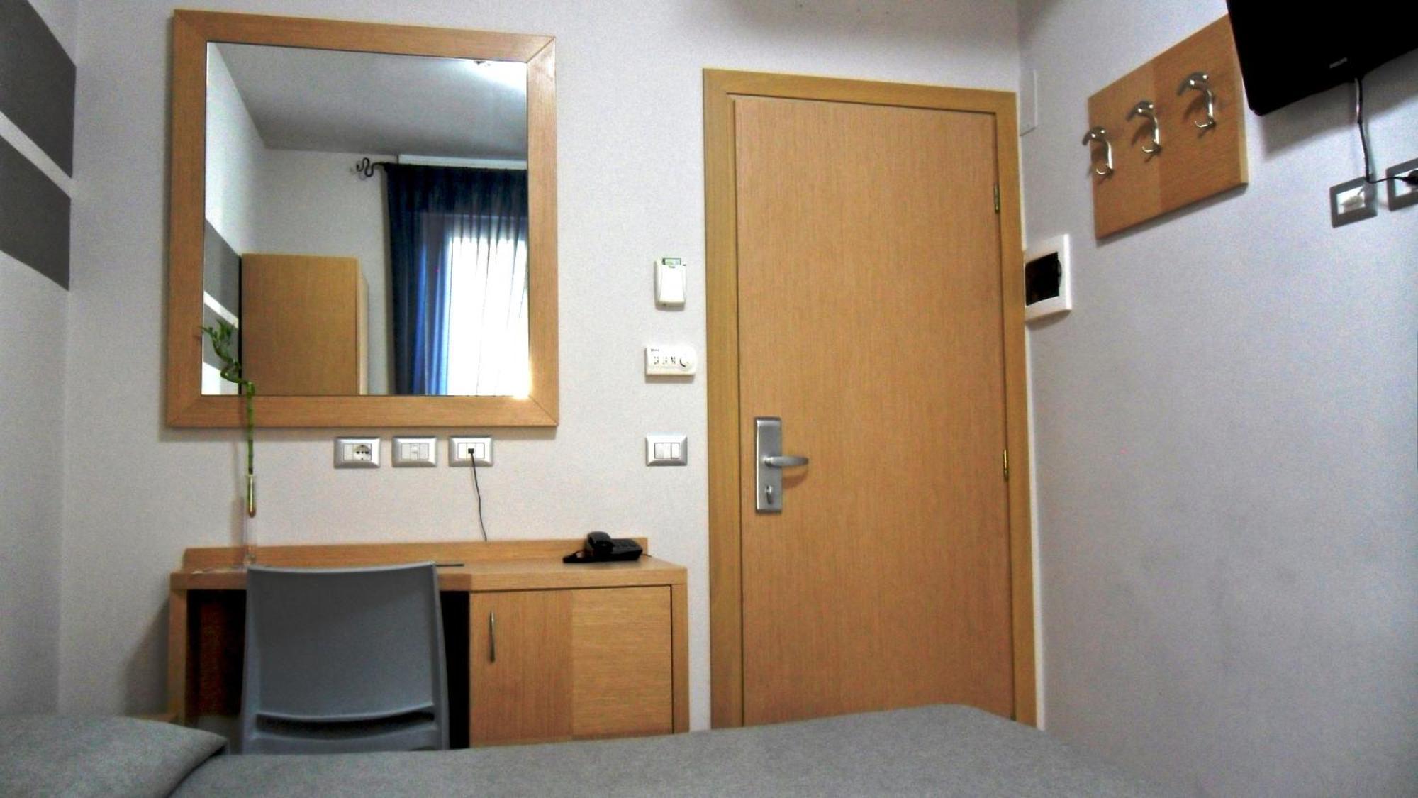 Hotel La Scaletta Лидо ди Остия Екстериор снимка
