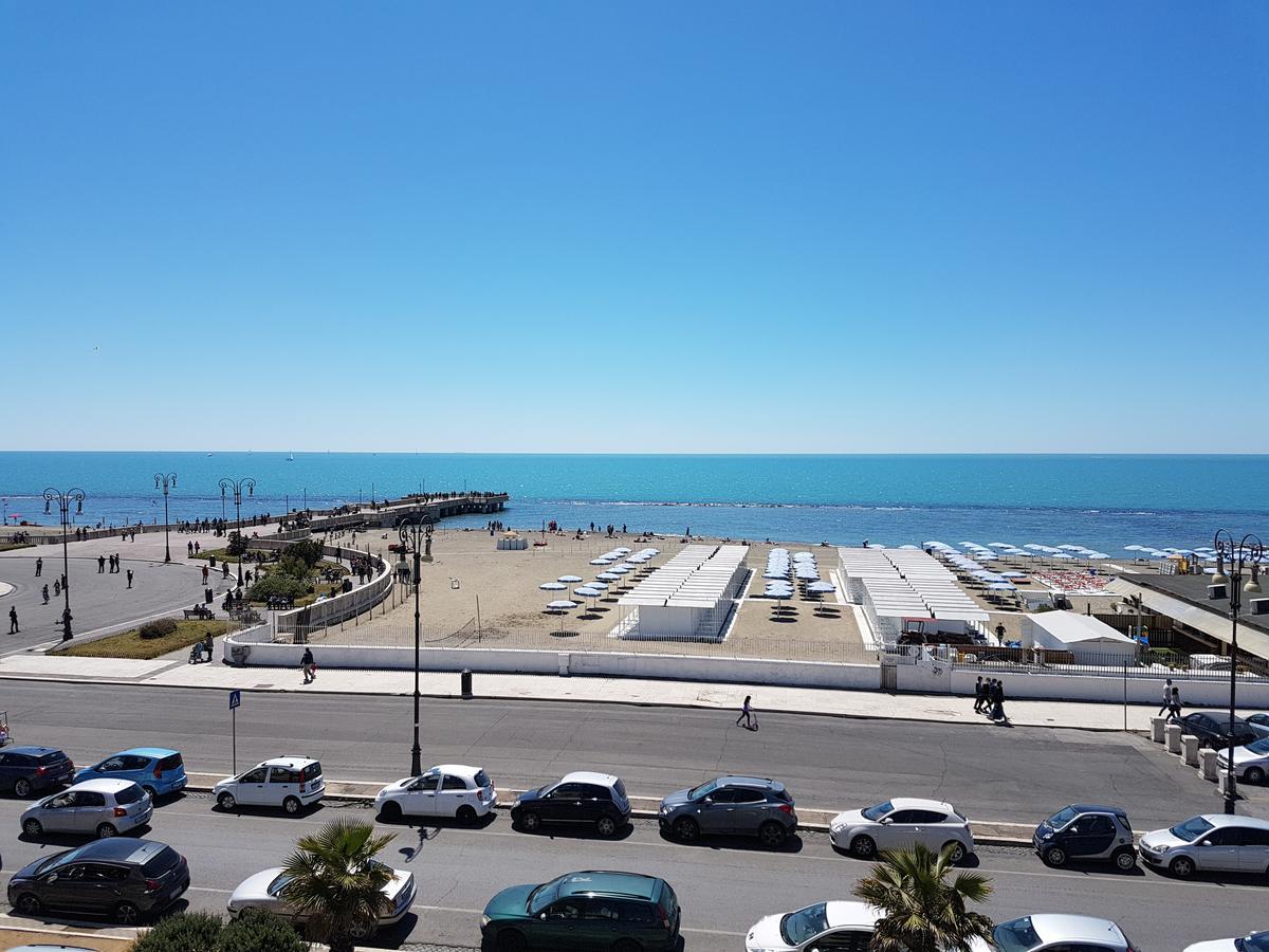 Hotel La Scaletta Лидо ди Остия Екстериор снимка